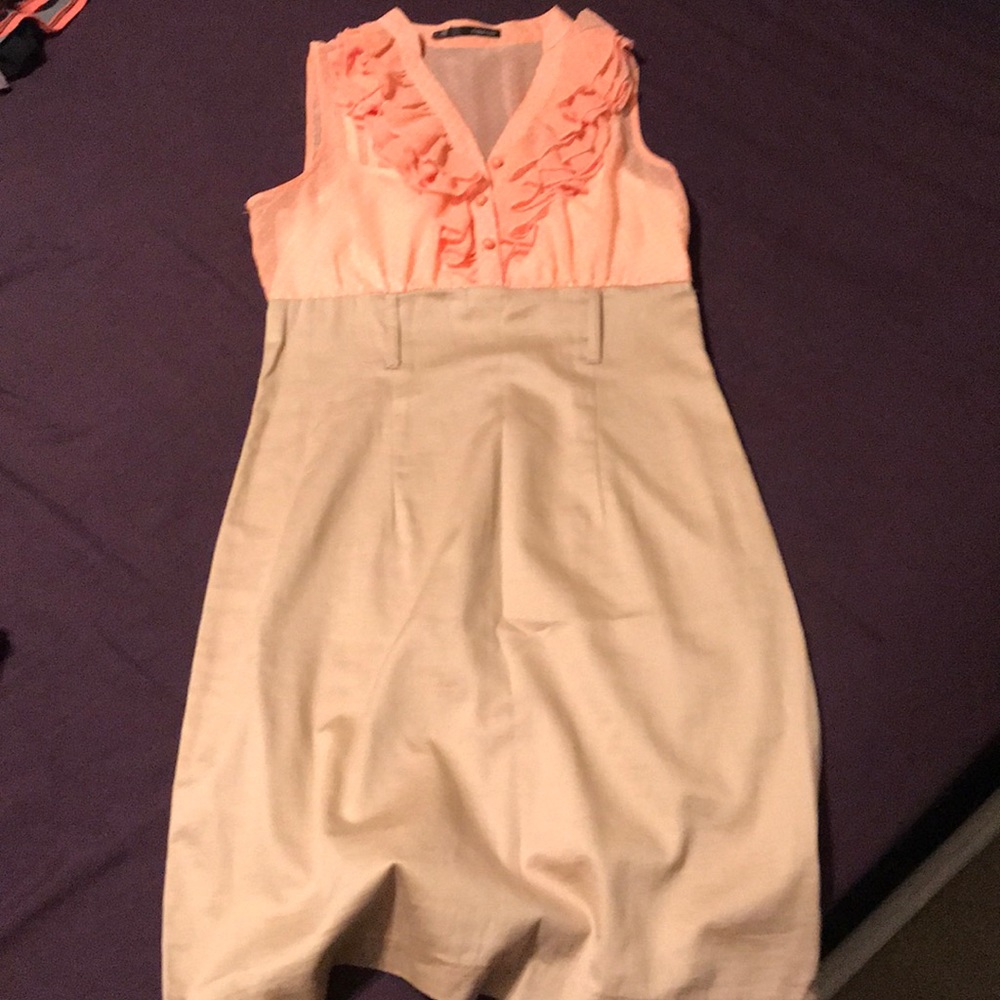 Cute dress.